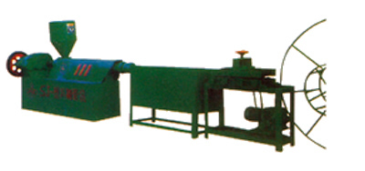 塑料制管機托盤而出