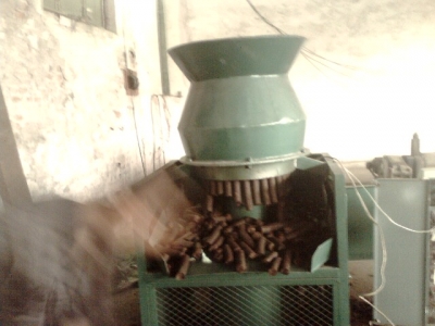 鞏義通利木炭機(jī)，行業(yè)的排頭兵。