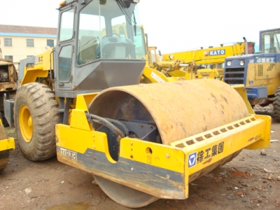 徐工18噸振動(dòng)壓路機(jī)