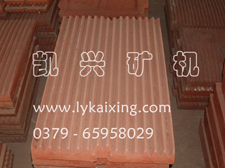 供應(yīng)凱興顎式破碎機(jī)鄂板、齒輪、