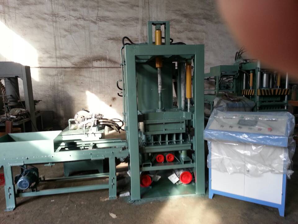 中正機(jī)械大型水泥墊塊機(jī)必定風(fēng)靡全國