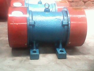 新鄉(xiāng)振動(dòng)源三相異步電動(dòng)機(jī)-YZS振動(dòng)電機(jī)