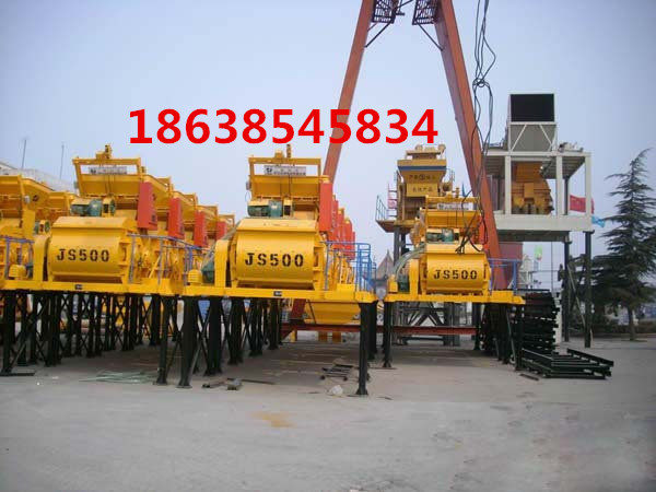 商丘JS500混凝土攪拌機(jī)配料設(shè)備。