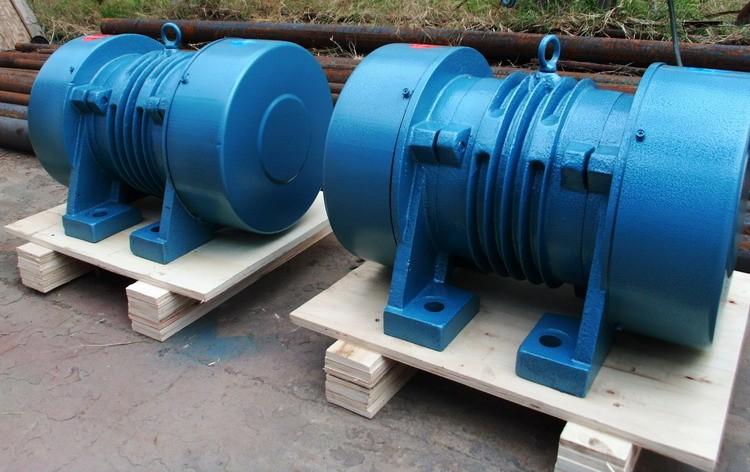 二級振動(dòng)電機(jī)