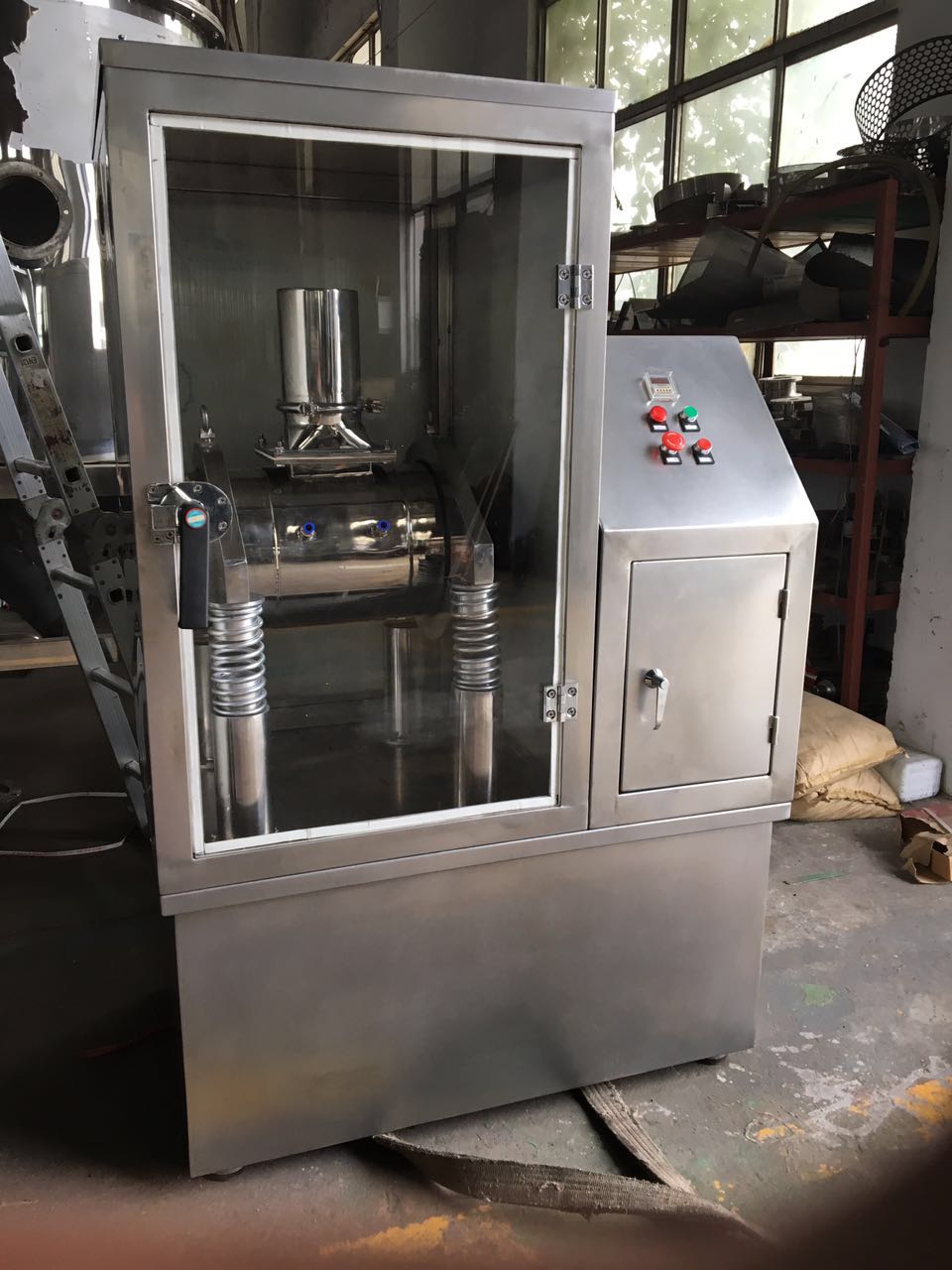 靈芝枸杞 天麻蓯蓉中藥超微粉碎機(jī) 超微振動(dòng)磨粉機(jī) 無塵密閉低溫