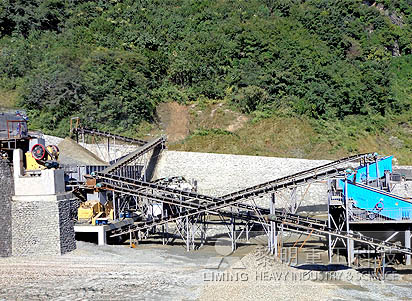  一天能生產(chǎn)5000噸的碎石場要安一套什么機(jī)器？