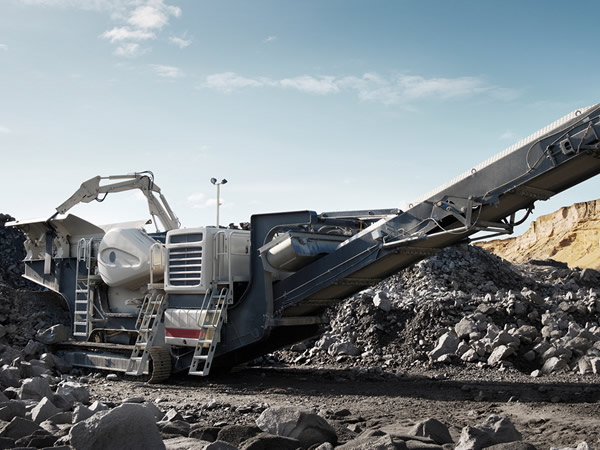 有沒有可以邊移動邊加工石料的破碎機(jī)？SYY13