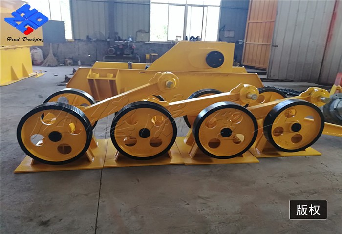 常用的礦用振動篩 型號齊全廠家直銷的平面往復(fù)篩機頭