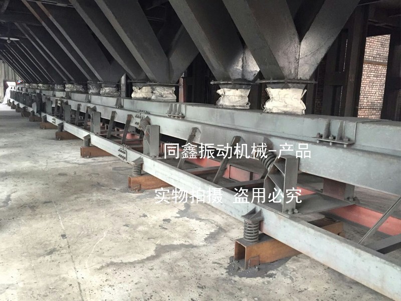 彈性連桿式振動輸送機，長距離水平振動輸送機