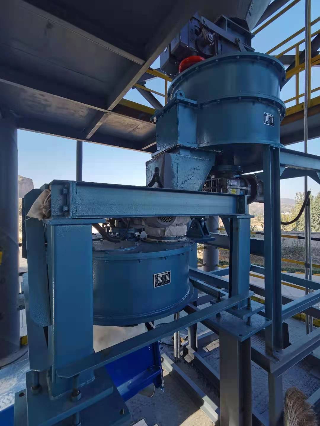 無(wú)錫申克ZZC系列新疆轉(zhuǎn)子秤，水泥轉(zhuǎn)子秤、計(jì)量秤價(jià)格環(huán)保 無(wú)錫申克轉(zhuǎn)子秤由轉(zhuǎn)子，傳動(dòng)部分組成，轉(zhuǎn)子由