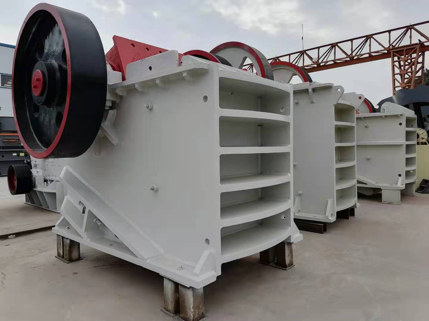 邦大大中型顎式破碎機(jī)河卵石碎石機(jī)破石生產(chǎn)線(xiàn)全套