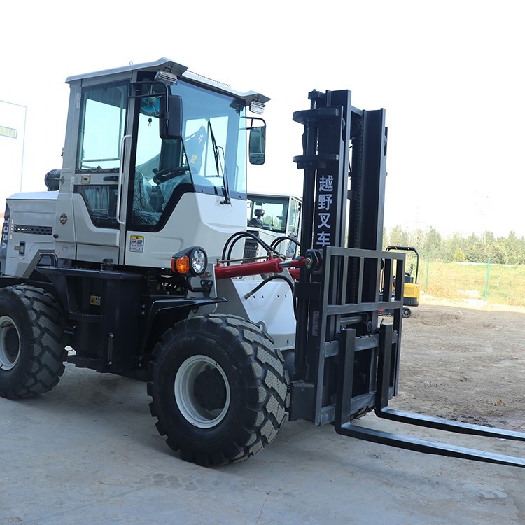 工地四驅(qū)搬運(yùn)車(chē)一體式柴油裝卸叉車(chē)液壓搬運(yùn)起重車(chē)