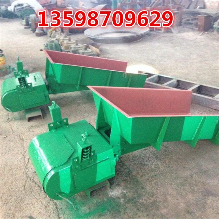 			 大型河卵石塊破碎機(jī)前用的電機(jī)電動(dòng)加料設(shè)備			 