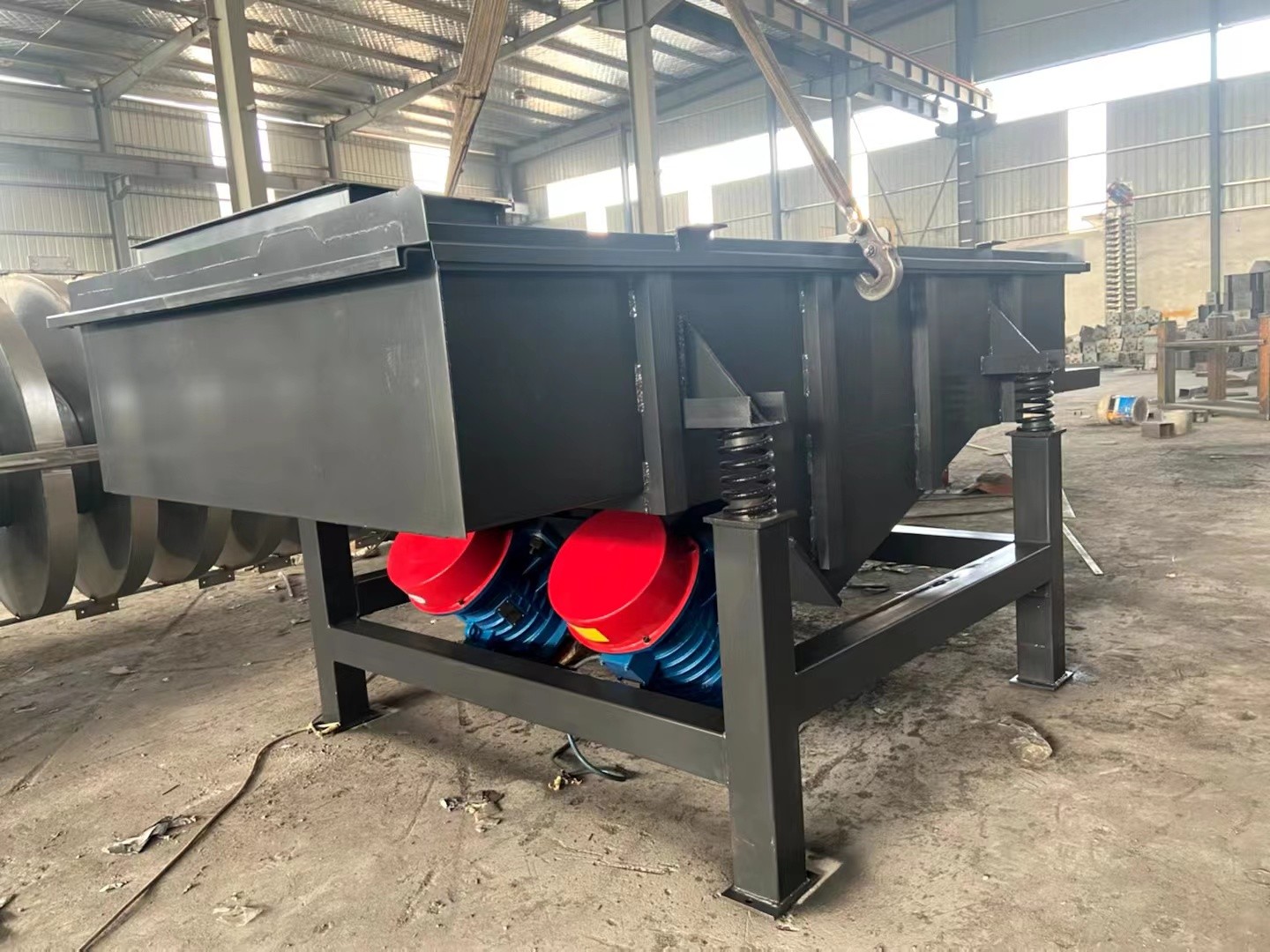 專門用在篩分出來鋰粉中大塊和小塊的粉末直線振動振動篩