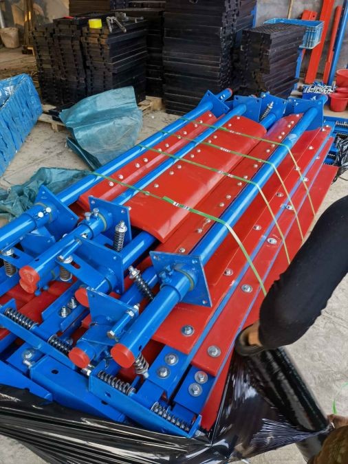 H-1200合金橡膠清掃器廠家展翔生產(chǎn)