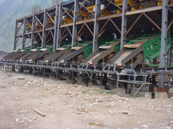 南昌礦機(jī)功果橋電站&mdash;HFS1860新型高頻振動篩