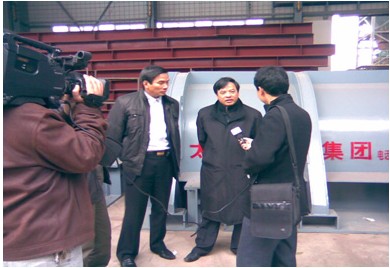 越南客商在太行權(quán)利公司接受河南電視臺的采訪