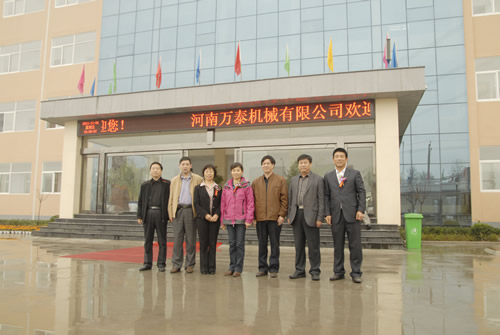 河南萬泰機械6S啟動大會領導合影