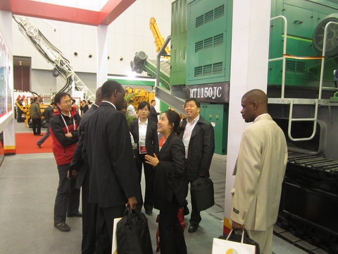 國(guó)外客戶咨詢南昌礦機(jī)破碎機(jī)產(chǎn)品