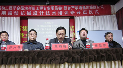 新鄉(xiāng)縣委常委、統(tǒng)戰(zhàn)部長(zhǎng)，新鄉(xiāng)經(jīng)濟(jì)開發(fā)區(qū)黨委副書記、新鄉(xiāng)經(jīng)濟(jì)開發(fā)區(qū)管委會(huì)常務(wù)副主任王曉蒙