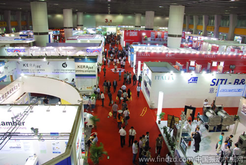 廣州陶瓷展知名企業(yè)匯聚展會(huì),專業(yè)觀眾絡(luò)繹不絕