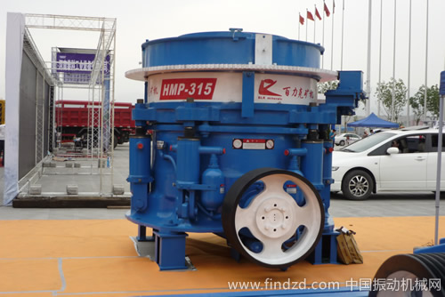 洛陽(yáng)百力克礦機(jī)在新疆礦業(yè)展上展示的圓錐式破碎機(jī)