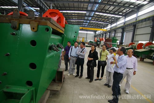 專家對(duì)南昌礦機(jī)歐版破碎機(jī)、大型振動(dòng)篩給予高度評(píng)價(jià)