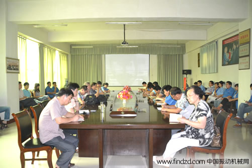 中國振動工程學會振動利用工程專業(yè)委員會主任段志善一行至河南太行振動機械股份有限公司考察訪問