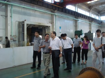 津南區(qū)相關(guān)領(lǐng)導(dǎo)到奧爾斯特生產(chǎn)車(chē)間參觀產(chǎn)品生產(chǎn)情況