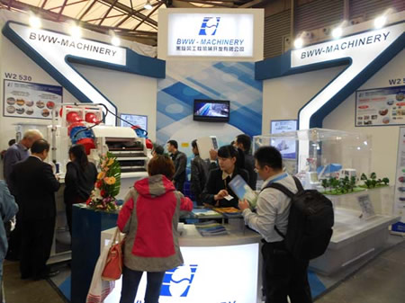 黑旋風(fēng)工程機(jī)械開發(fā)有限公司上海寶馬展展臺(tái)