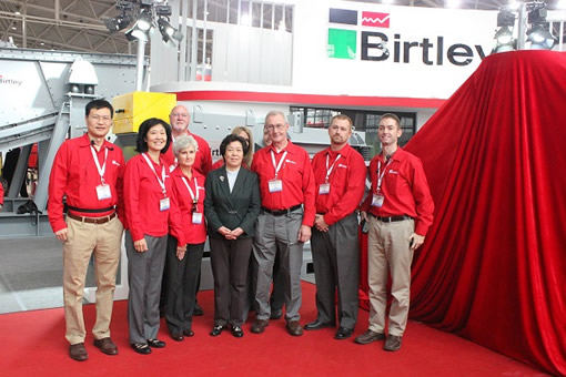 伯特利工業(yè)設(shè)備有限公司舉辦新款臥式振動離心機新聞發(fā)布會