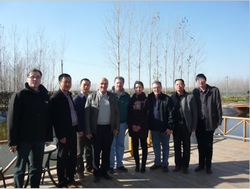 加拿大外商到新鄉(xiāng)市新龍機(jī)械有限公司考察、參觀