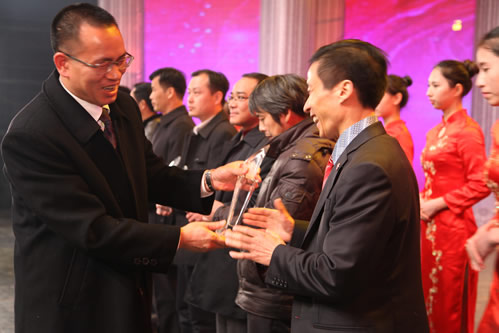 湖北鑫鷹環(huán)保科技榮獲黃石市首屆&ldquo;優(yōu)秀成長型企業(yè)&rdquo;榮譽(yù)稱號