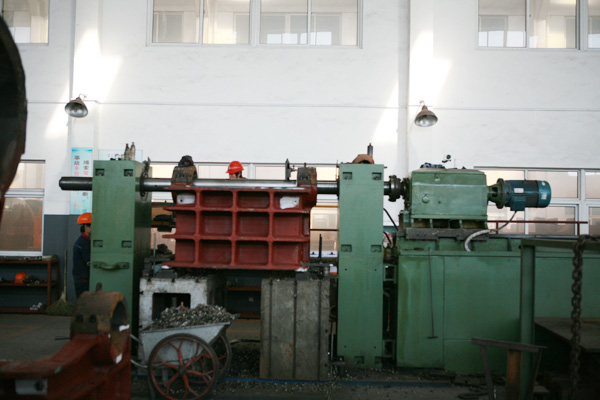 鄂州恒基礦山機械公司破碎機生產(chǎn)車間