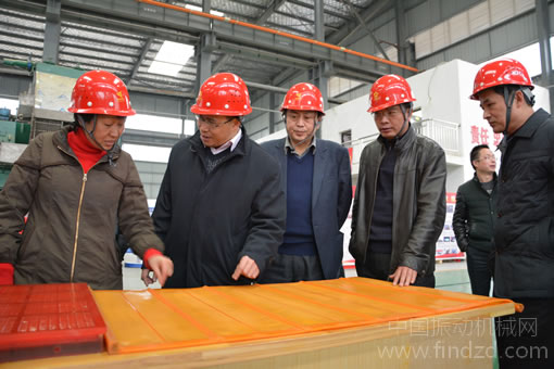 黃石市副市長周蔚芬等領(lǐng)導(dǎo)一行就湖北鑫鷹公司新三板掛牌進行現(xiàn)場調(diào)研