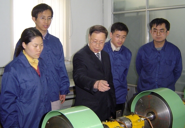 勇攀振動(dòng)高峰，潛心培育人才&mdash;&mdash;記中國(guó)科學(xué)院院士、東北大學(xué)機(jī)械工程與自動(dòng)化學(xué)院教授聞邦椿