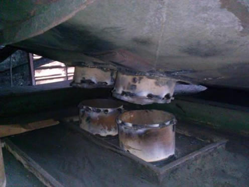 萬(wàn)噸鉻浸溶取凈化地坑振動(dòng)篩線路改造中