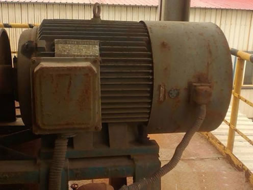 釩業(yè)焙燒直線振動(dòng)篩出料口改善