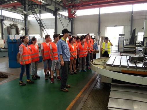 安徽理工大學(xué)機(jī)械工程學(xué)院師生赴久益環(huán)球(淮南)采礦設(shè)備有限公司參觀實(shí)習(xí)