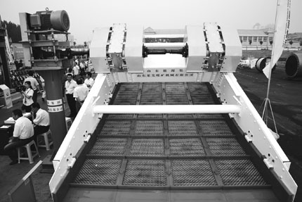 山東煤機(jī)振動(dòng)篩、激振器等新產(chǎn)品亮相國(guó)際礦業(yè)裝備與技術(shù)展