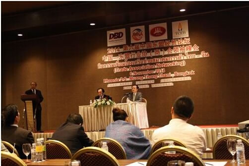 出席中國&mdash;東盟行業(yè)協(xié)（商）會領(lǐng)袖峰會