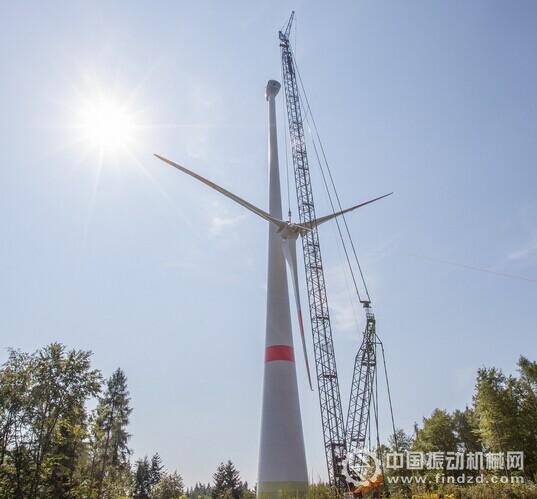 MOBI-HUB 使用 TEREX&reg; CC 2800-1 桁架臂履帶式起重機(jī)在科布倫茨附近安裝風(fēng)機(jī)