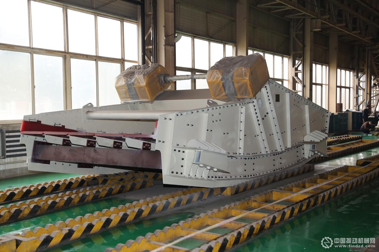 ZXF-3685/7型香蕉形直線振動(dòng)篩出廠試驗(yàn)