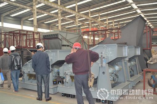 第六屆全國振動(dòng)利用工程學(xué)術(shù)會(huì)議代表參觀河南威猛振動(dòng)