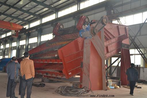 與會代表參觀河南億卓機(jī)械設(shè)備公司