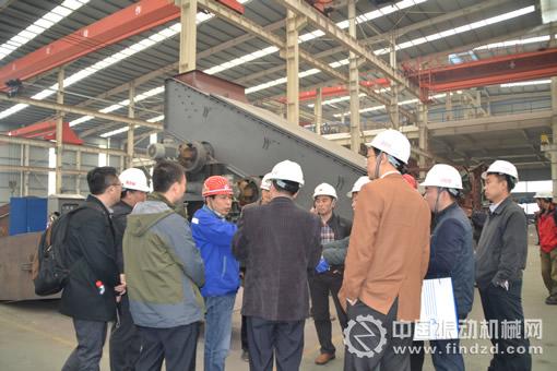 第六屆全國振動(dòng)利用工程學(xué)術(shù)會(huì)議代表參觀河南威猛振動(dòng)