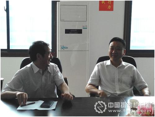 轉(zhuǎn)作風(fēng) 下基層 集團(tuán)公司領(lǐng)導(dǎo)一行來(lái)鑫鷹公司調(diào)研