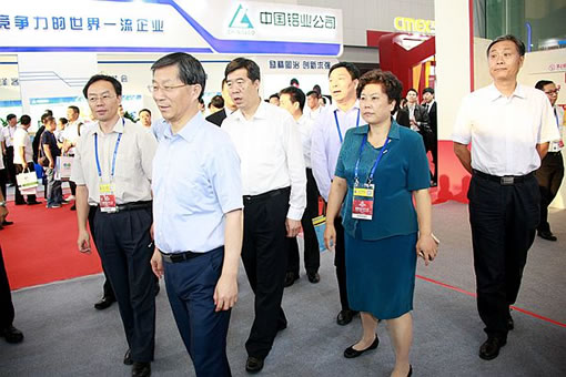 國土資源部副部長曹衛(wèi)星，天津市副市長孫文魁等領(lǐng)導(dǎo)參觀2016中國國際礦業(yè)大會展區(qū)