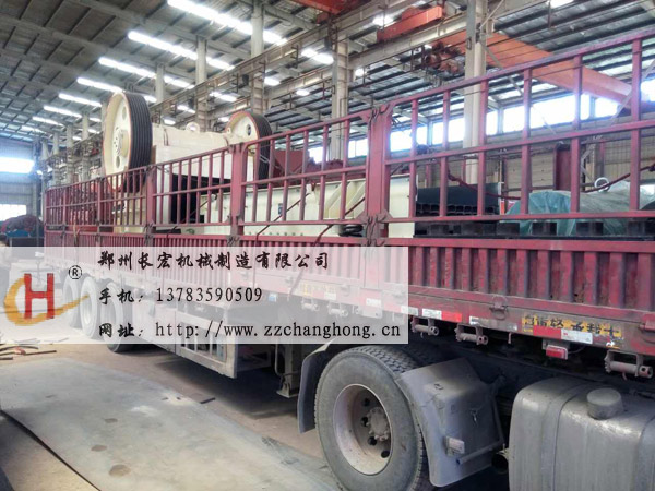 鄂式破碎機(jī)發(fā)貨2.jpg
