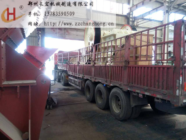 鄂式破碎機發(fā)貨.jpg